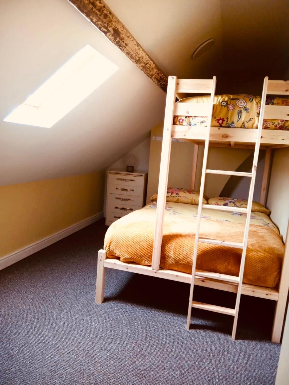 Llangollen Townhouse 4 Bedroom Bagian luar foto